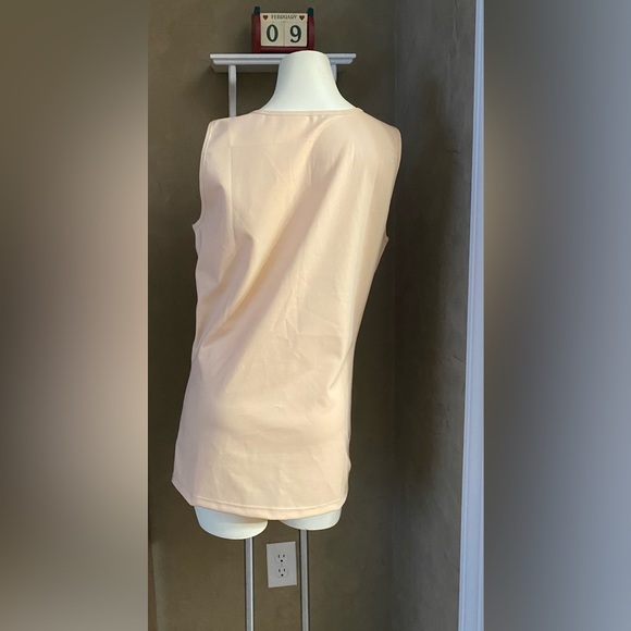 Womens Compression Tank in a 3XL. Women’s, beige - Picture 2 of 7
